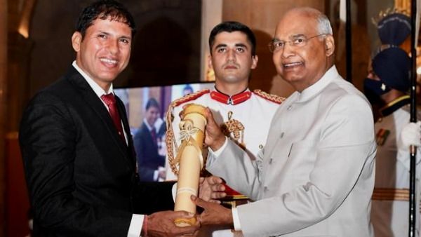 देवेंद्र झाझड़िया को राष्ट्रपति ने दिया पद्म भूषण अवार्ड, जानिए क्यों ठुकराया था ब्रिटेन से खेलने का ऑफर?