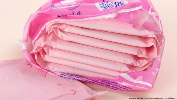 पैड न होने के चलते पीरियड्स में स्कूल नहीं जाती हैं लड़कियां