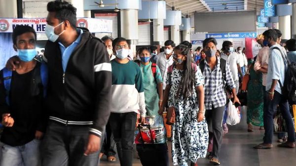 महाराष्ट्र ने सभी कोविड प्रतिबंध वापस लिए, शनिवार से मास्क लगाना भी होगा स्वैच्छिक