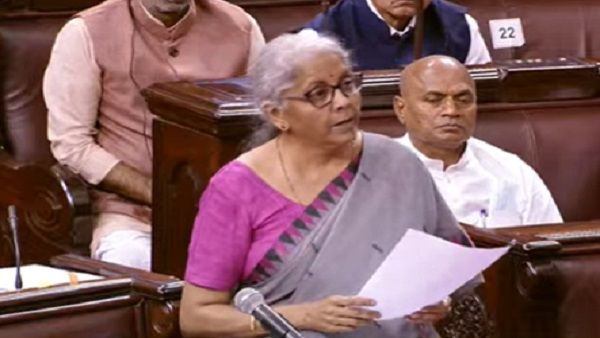 EPFO की ब्याज दर में हुई कटौती पर वित्त मंत्री निर्मला सीतारमण की सफाई, कहा अन्य स्कीम से अभी भी बेहतर