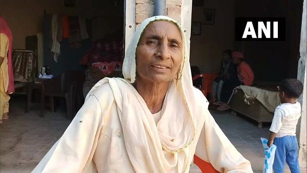 बेटे ने पंजाब के मुख्यमंत्री को हरा दिया, लेकिन मां नहीं छोड़ेंगी सफाई कर्मचारी का काम