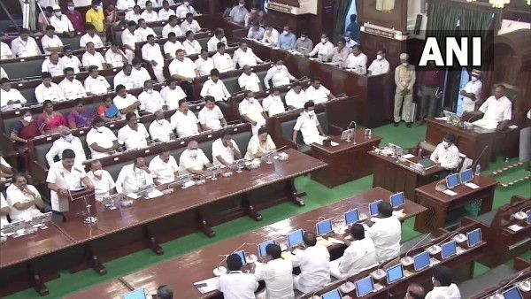 तमिलनाडु: बजट पेशी के दौरान AIADMK ने किया हंगामा, कहा- विपक्ष पर झूठे केस दर्ज करना बंद करे सरकार