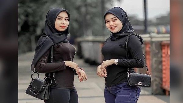 दोस्ती ऐसी कि सौतन बनकर रहने को तैयार दो सहेलियां, सर्च कर रही है ऐसा पति