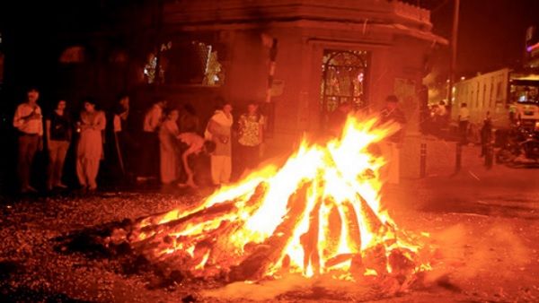 Holika Dahan 2022: क्या है होलिका दहन की कथा? क्यों पवित्र है होलिका की राख?