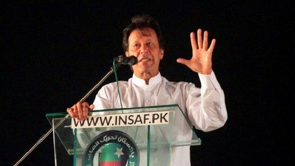 अविश्वास प्रस्ताव से पहले ही इमरान खान ने खोया बहुमत, अहम साथी ने मिलाया विपक्ष से हाथ