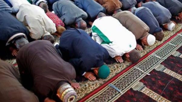 होली के लिए लखनऊ में बदला गया मस्जिदों में जुमे की नमाज का समय, लोगों से की गई ये खास अपील