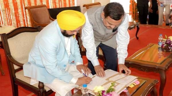 पंजाब के राज-काज में ये ‘लाल डायरी’ भला क्या बला है ?