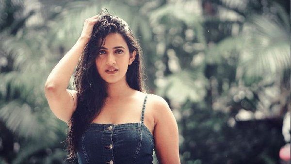 तेलुगु अभिनेत्री निहारिका की अचानक सोशल मीडिया से दूरी, फालोवर्स बेबस