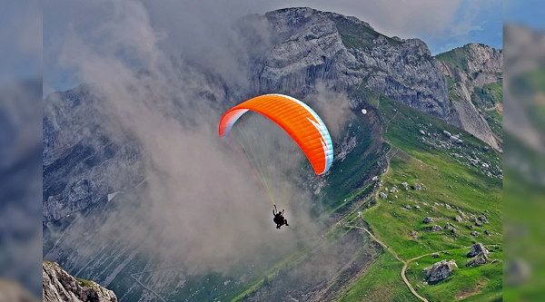 Himachal paragliders: जान गंवाने वालों के परिजनों को 4-4 लाख की मदद, DC ने बताई हादसे की वजह