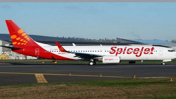 दिल्‍ली एयरपोर्ट पर बिजली के खंभे से टकराई SpiceJet की फ्लाइट, जानें कैसे हुआ ये हादसा