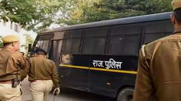 बम विस्फोट की साजिश नाकाम, राजस्थान के निंबाहेड़ा में कार से विस्फोटक सामग्री जब्त, 3 लोगों को पकड़ा