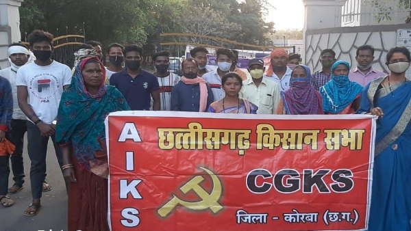कोरबा में SECL के खिलाफ विस्थापित ग्रामीणों ने खोला मोर्चा,आउटसोर्सिंग कंपनियों में रोजगार देने की मांग