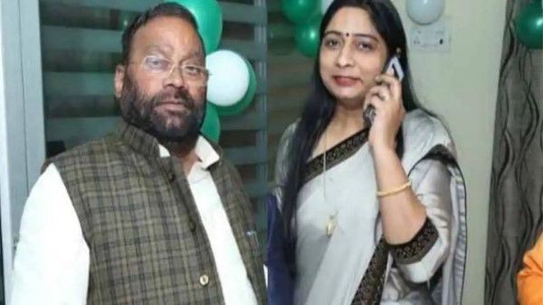 यूपी चुनाव : स्वामी प्रसाद के काफिले पर पथराव का मामला, BJP सांसद बेटी संघमित्रा समेत 30 नामजद