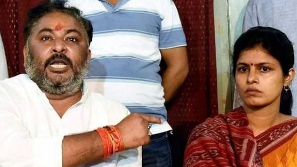UP: मंत्री स्वाति सिंह पति दयाशंकर सिंह से लेंगी तलाक, केस दोबारा चलाने की दी अर्जी