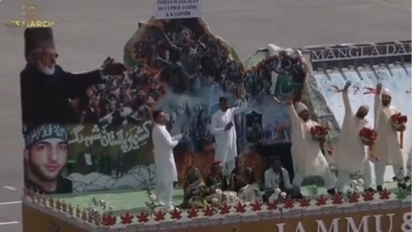 Pakistan day की रैली में खुलेआम आतंकियों का महिमामंडन, गिलानी और बुरहान वाली की निकाली परेड