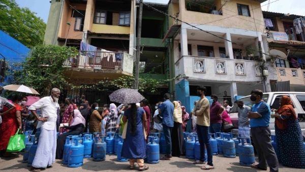 आर्थिक संकट ने तोड़ी श्रीलंका की कमर, कागज की कमी के चलते अखबार बंद, परीक्षाएं रद्द