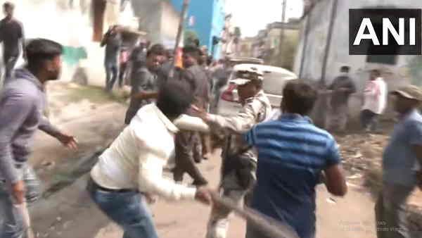 आसनसोल लोकसभा उपचुनावः भाजपा उम्मीदवार अग्निमित्रा पॉल के काफिले पर हमला, देखें वीडियो