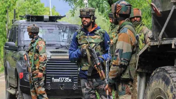 जम्मू कश्मीर के सोपोर और पुलवामा में चल रहा एनकाउंटर, दो आतंकी ढेर