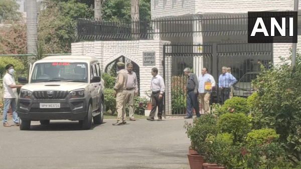 AMU ने अभद्र लेक्चर को लेकर थमाया नोटिस, प्रोफेसर ने बिना शर्त मांगी माफी