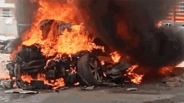 PANIPAT: हाईवे पर ट्रक से टकराकर आग से धधकी कार, 3 लोग जिंदा जल गए