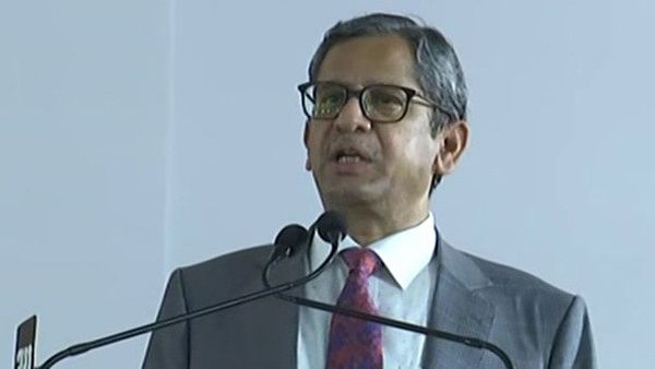 CJI एनवी रमना बोले- न्याय नहीं मिलने से बढ़ेगी अराजकता, लोकतंत्र में लोगों के अधिकार-गरिमा की रक्षा करना जरूरी