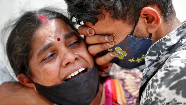 कोविड: अहमदाबाद में तीसरी लहर में हुई थीं तीन गुना ज्यादा मौतें