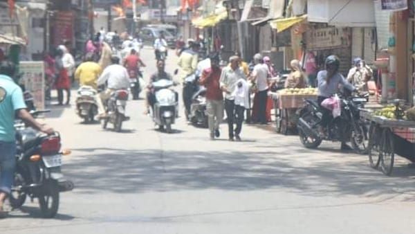 25 दिन बाद पटरी पर लौटी जिंदगी, खरगोन में कर्फ्यू समाप्त