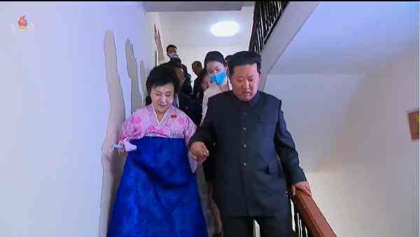 किम जोंग उन ने एक महिला न्यूज एंकर को गिफ्ट किया लग्जरी अपार्टमेंट, इस वजह से खुद लेकर पहुंचा-Video