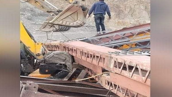 लेह में निर्माणाधीन पुल तेज आंधी के कारण गिरा, 12 घंटे के रेस्क्यू के बाद मिले 4 मजदूरों के शव
