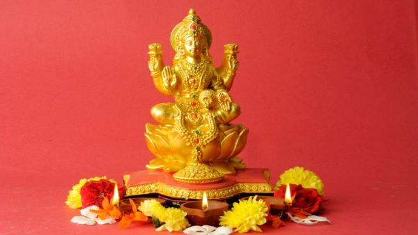 Laxmi Mantra: शुक्रवार को करें मां लक्ष्मी को इन मंत्रों से प्रसन्न, होगी तरक्की