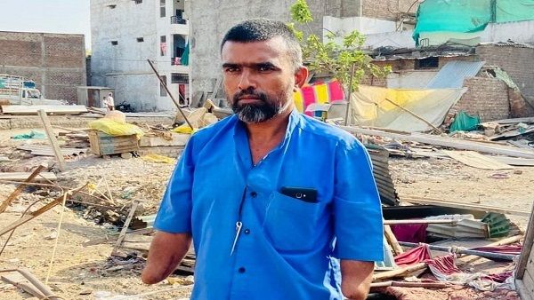 खरगोन हिंसा: प्रशासन पर गुमटी तोड़ने का आरोप लगाने वाले दिव्यांग ने बदला बयान