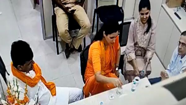 नवनीत राणा ने कहा था 'पानी तक नहीं दिया', पुलिस कमिश्नर ने शेयर किया थाने में चाय पीने का Video