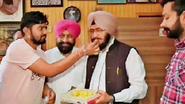 पंजाब: कांग्रेस से निकाले गए तो 3 बार MLA रहे धीमान ने बांटे लड्‌डू, बोले- हमें इसकी खुशी हुई