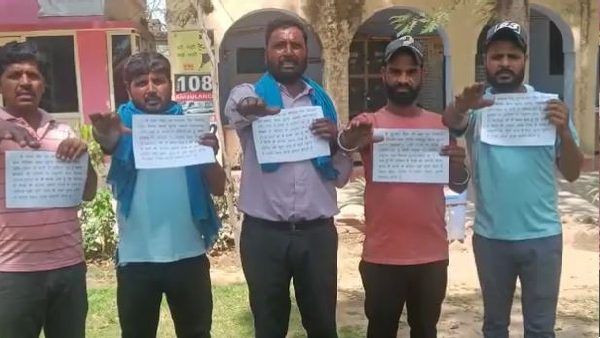 शाहजहांपुर: अब शराब माफियाओं में योगी का खौफ, हाथों में पोस्टर लेकर थाने में किया सरेंडर