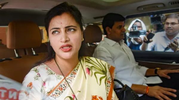 नवनीत राणा के चलते लीलावती अस्पताल को बीएमसी ने भेजा नोटिस, जानिए क्या है मामला