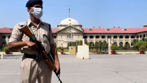 मस्जिदों में लाउडस्पीकर लगाना मौलिक अधिकार नहीं: इलाहाबाद हाईकोर्ट
