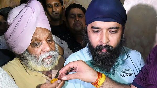 केजरीवाल के खिलाफ मैदान में उतरे तेजिंदर बग्गा के पिता, कहा - यह लड़ाई अब लंबी चलेगी