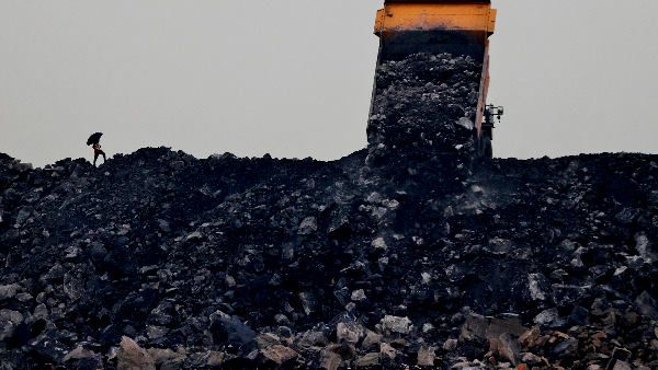 बिजली संकट से निपटने के लिए कोल इंडिया का बड़ा फैसला, 7 साल बाद होगा कोयले का आयात