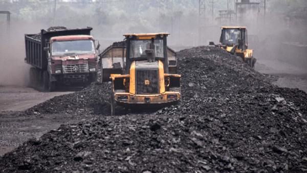 बिजली संकट पर दिल्ली सरकार की खिंचाई, केंद्र ने कहा- गलत आंकड़ों से डर पैदा करने की कोशिश