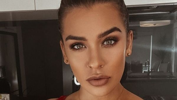 बैंकिंग की जॉब छोड़, इस प्लेटफॉर्म पर अपनी तस्वीरें बेचती हैं लूसी, साल के मिलते हैं इतने करोड़