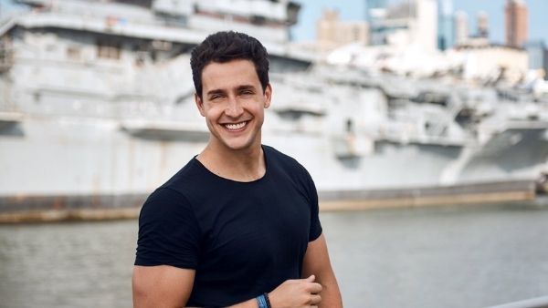 दुनिया का सबसे सेक्सी डॉक्टर इनदिनों सुर्खियों में क्यों है?