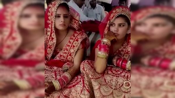 7 फेरों के बाद पुलिस थाने पहुंची दो दुल्हन बहनें, जानिए विदाई के वक्त क्यों मुकर गए दूल्हे? ?