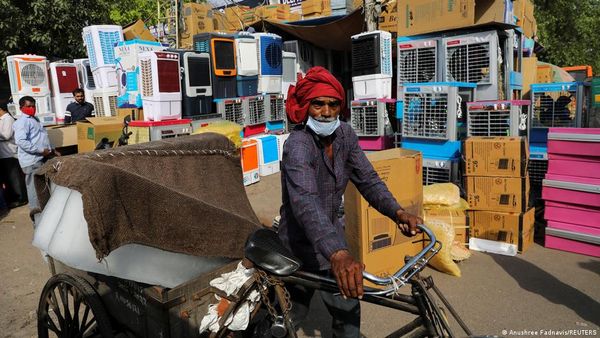 गर्मी ने बढ़ाई ऊर्जा की मांग, आपूर्ति में अरबों यूनिट की कमी