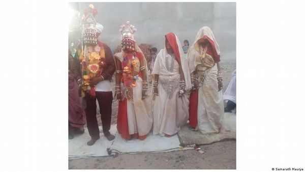 15 साल तक साथ रहने के बाद तीन महिलाओं से एकसाथ की शादी