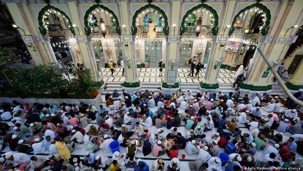 महाराष्ट्र की 900 मस्जिदों ने मानी राज ठाकरे की बात