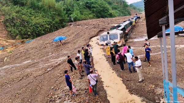 भयानक बाढ़ की चपेट में असम, ग्लोबल वॉर्मिंग से बदल रहा पूर्वोत्तर का मौसम!