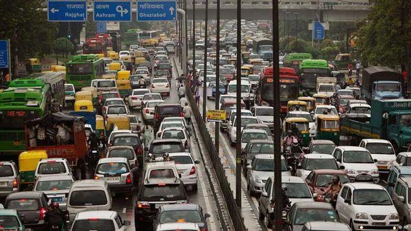 भारत में सड़क हादसों में सबसे ज्यादा युवाओं की जान जा रही है