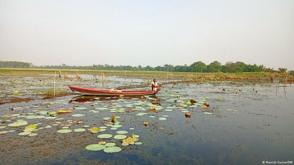 काबर झील में पानी ही नहीं बचेगा तो परिंदे कहां से आयेंगे