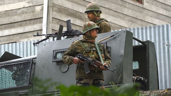 कश्मीर: अनंतनाग में सुरक्षाबलों को बड़ी कामयाबी, हिजबुल कमांडर एनकाउंटर में ढेर