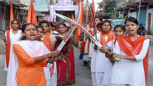 केरल में तलवार लहराने के आरोप में VHP की महिला सदस्यों के विरुद्ध केस दर्ज